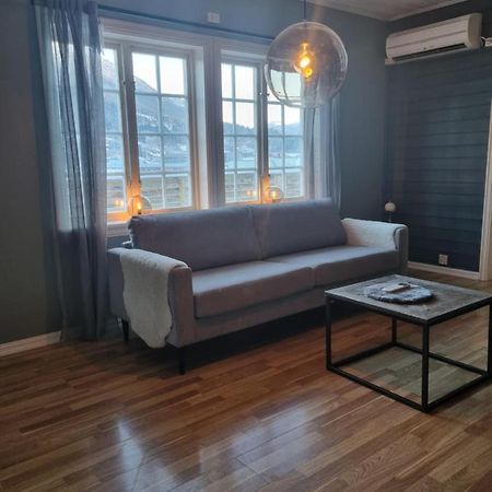 Stor Leilighet Med 4 Senger Sentralt I Forde エクステリア 写真