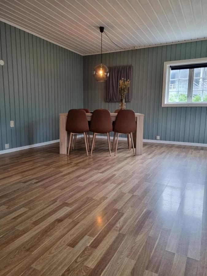 Stor Leilighet Med 4 Senger Sentralt I Forde エクステリア 写真